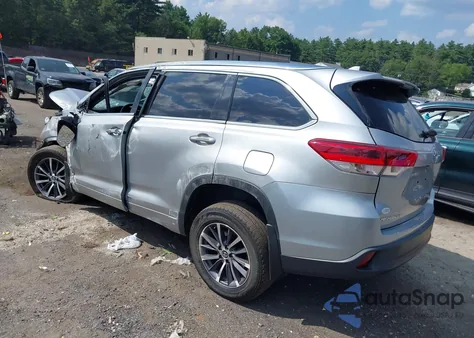 2018 Toyota Highlander Xle z USA, uszkodzony, nr VIN 5TDJZRFHXJS539767